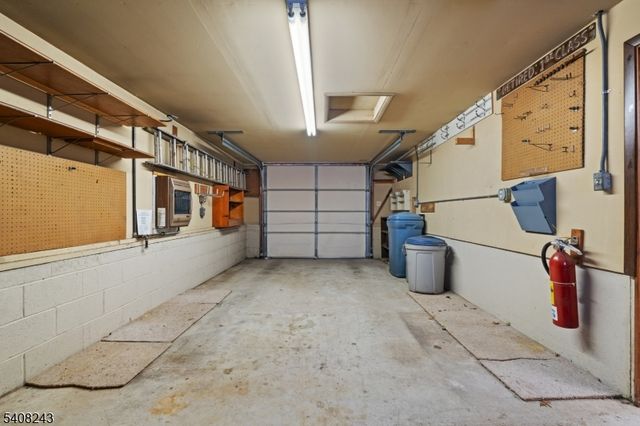 14 Pembrook Dr, Kenilworth Boro, NJ 07033