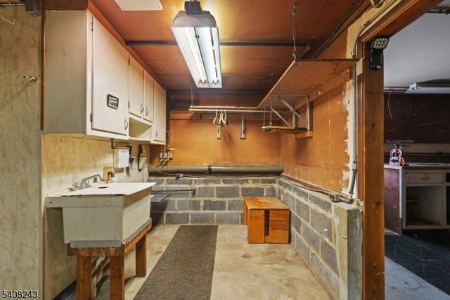 14 Pembrook Dr, Kenilworth Boro, NJ 07033