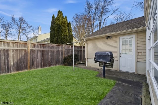 14 Pembrook Dr, Kenilworth Boro, NJ 07033