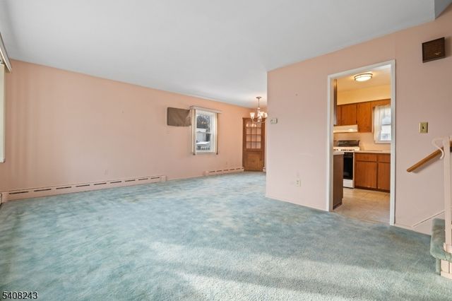 14 Pembrook Dr, Kenilworth Boro, NJ 07033