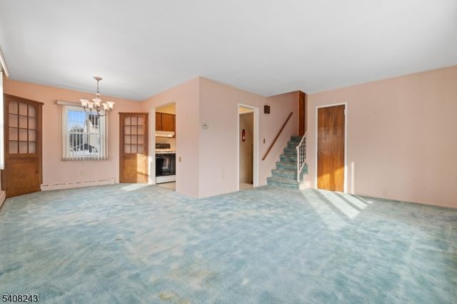 14 Pembrook Dr, Kenilworth Boro, NJ 07033