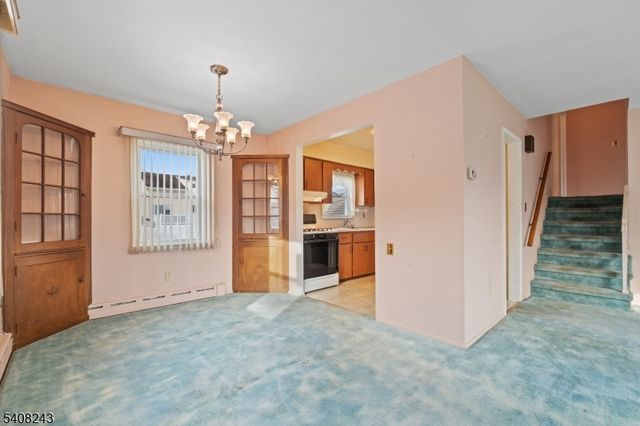 14 Pembrook Dr, Kenilworth Boro, NJ 07033