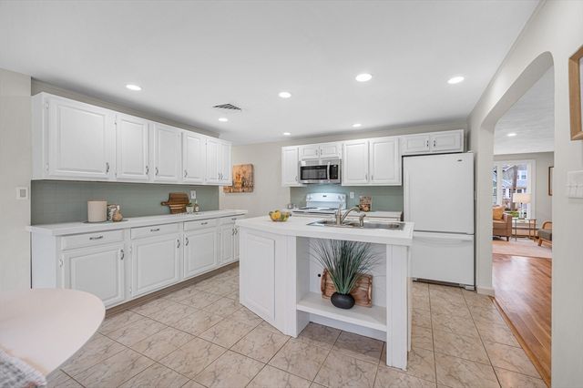 65 Ripley Rd, Medford, MA 02155