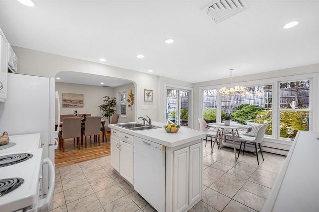 65 Ripley Rd, Medford, MA 02155