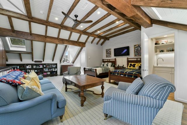 75 Hancock St, Boston, MA 02114