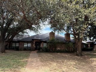 5883 Westhaven Drive, Fort Worth, TX 76132