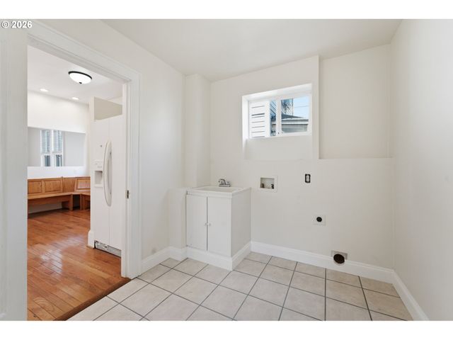 73 Ne HANCOCK St, Portland, OR 97212