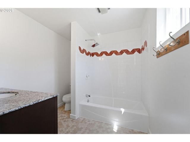 73 Ne HANCOCK St, Portland, OR 97212