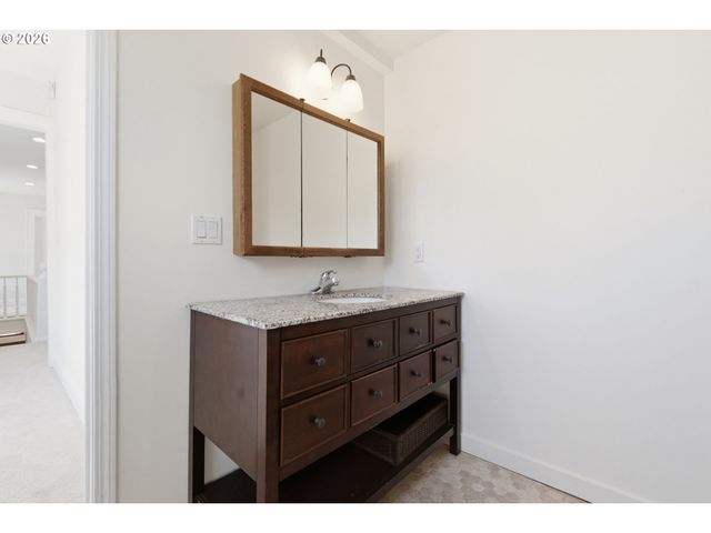 73 Ne HANCOCK St, Portland, OR 97212
