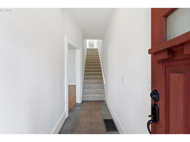 73 Ne HANCOCK St, Portland, OR 97212