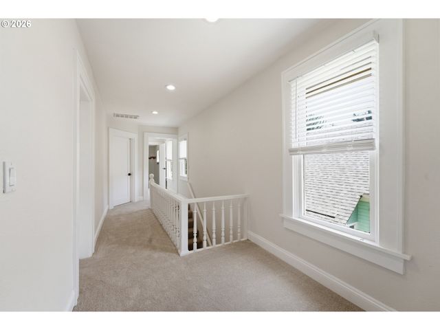 73 Ne HANCOCK St, Portland, OR 97212