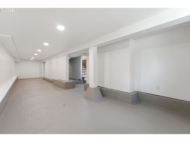 73 Ne HANCOCK St, Portland, OR 97212