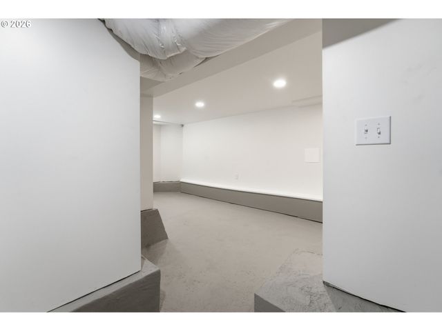 73 Ne HANCOCK St, Portland, OR 97212