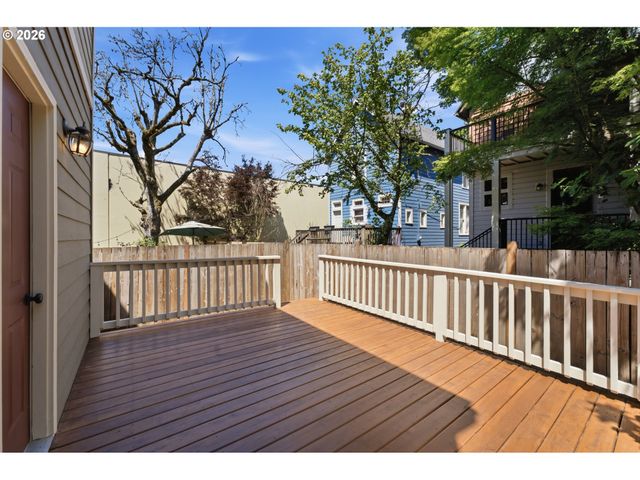 73 Ne HANCOCK St, Portland, OR 97212