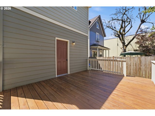 73 Ne HANCOCK St, Portland, OR 97212