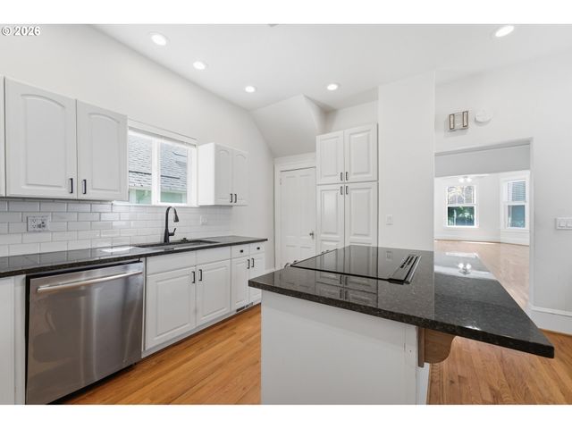 73 Ne HANCOCK St, Portland, OR 97212