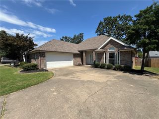 3801 W Cedar Street, Rogers, AR 72756