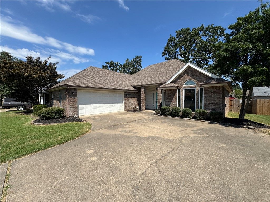 3801 W Cedar Street, Rogers, AR 72756