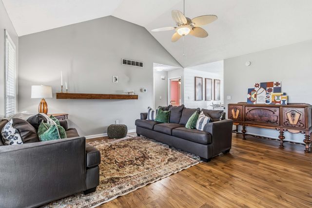 120 Country Drive, Hustonville, KY 40437