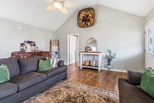 120 Country Drive, Hustonville, KY 40437