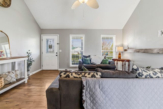 120 Country Drive, Hustonville, KY 40437