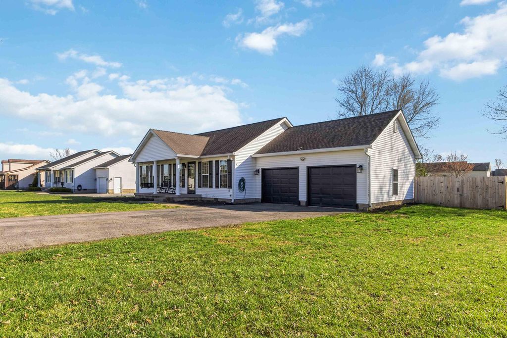 120 Country Drive, Hustonville, KY 40437