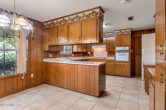 11 S Terrapin Hill Road, Brandon, MS 39042