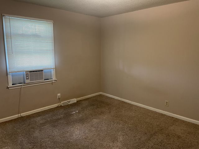 239 Raintree Dr, Clarksville, TN 37042