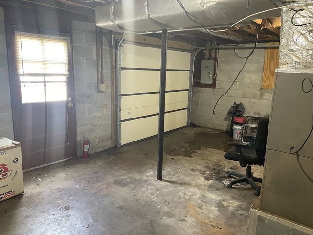 239 Raintree Dr, Clarksville, TN 37042