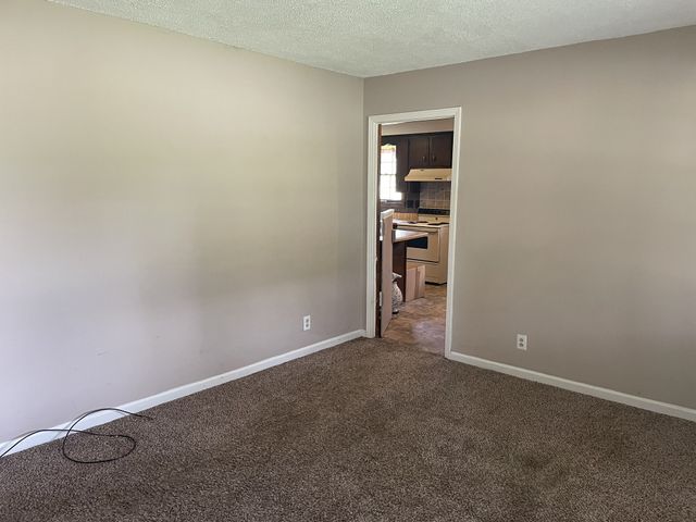 239 Raintree Dr, Clarksville, TN 37042