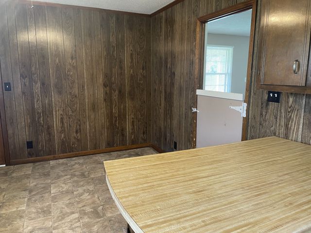 239 Raintree Dr, Clarksville, TN 37042
