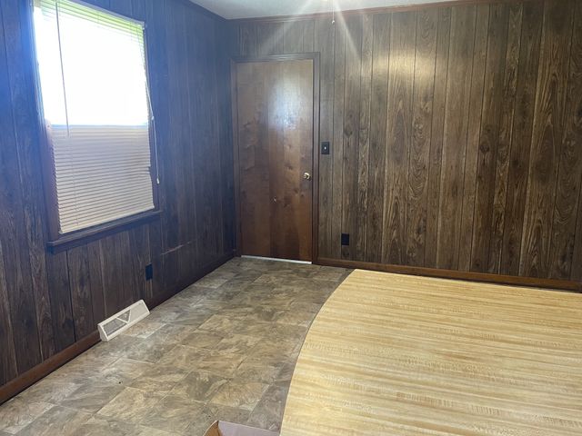 239 Raintree Dr, Clarksville, TN 37042