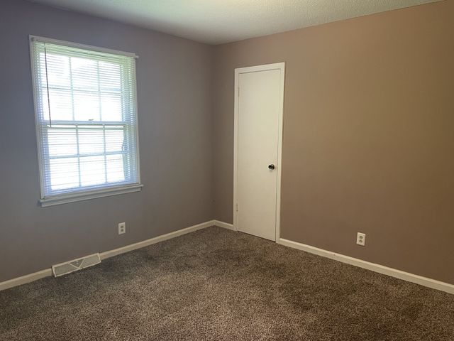239 Raintree Dr, Clarksville, TN 37042