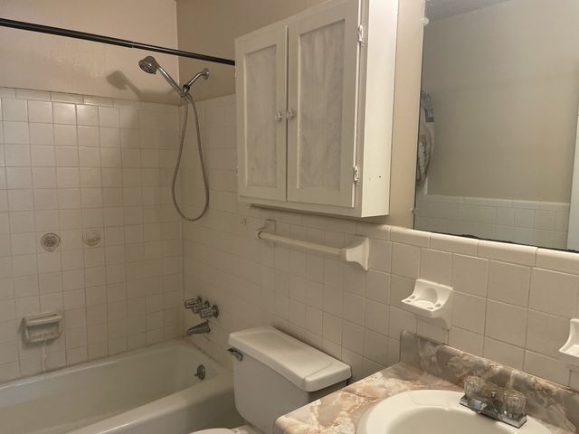 239 Raintree Dr, Clarksville, TN 37042