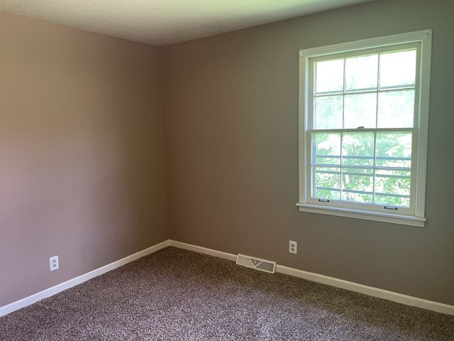 239 Raintree Dr, Clarksville, TN 37042