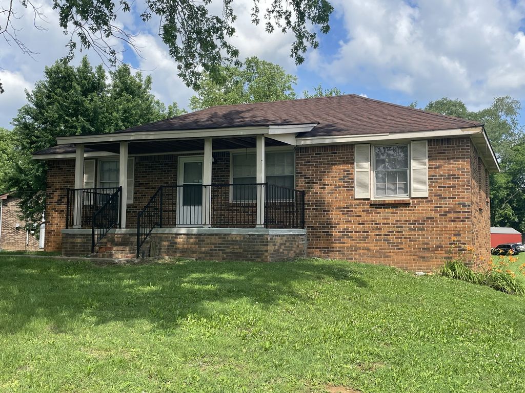 239 Raintree Dr, Clarksville, TN 37042
