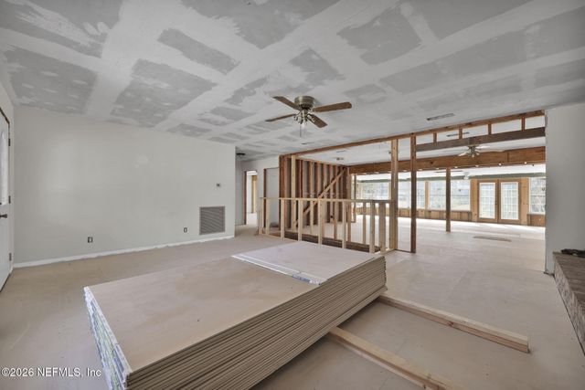 929 LAKE ASBURY Drive, Green Cove Springs, FL 32043