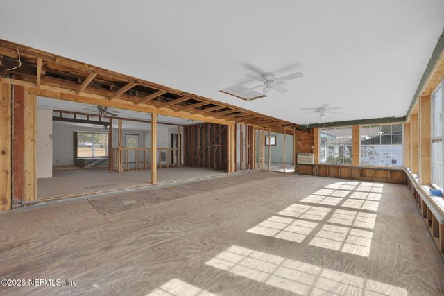 929 LAKE ASBURY Drive, Green Cove Springs, FL 32043