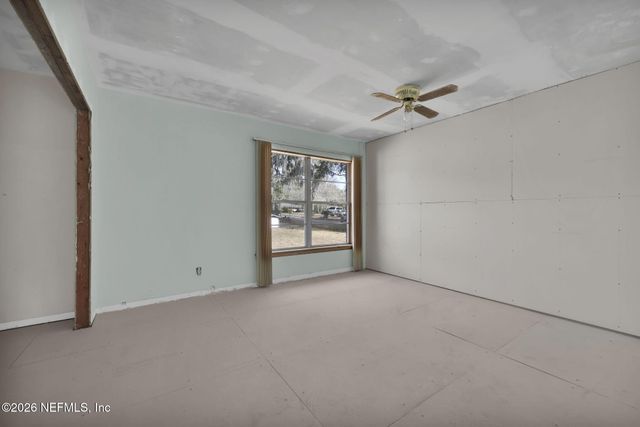 929 LAKE ASBURY Drive, Green Cove Springs, FL 32043