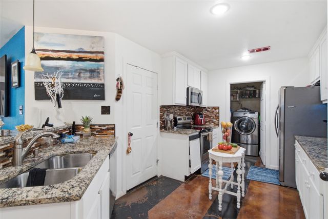 2900 Fitzhugh Avenue, Fort Worth, TX 76105