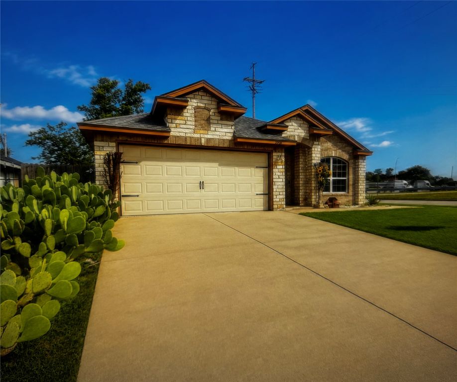 2900 Fitzhugh Avenue, Fort Worth, TX 76105