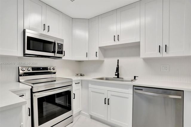 1220 NE 8th Street, Pompano Beach, FL 33060