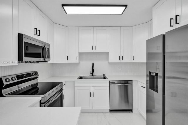 1220 NE 8th Street, Pompano Beach, FL 33060