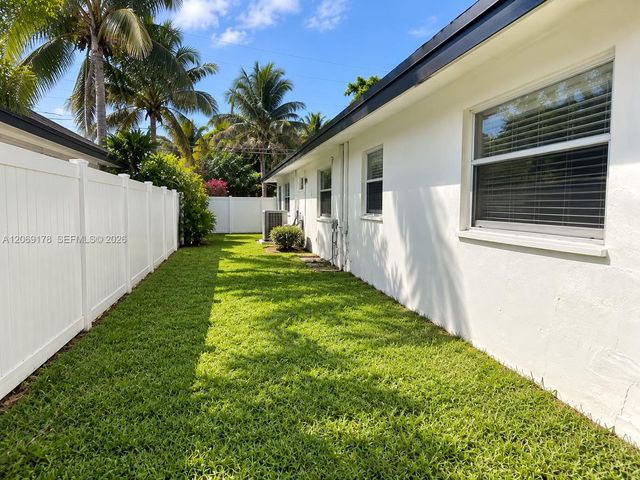 1220 NE 8th Street, Pompano Beach, FL 33060