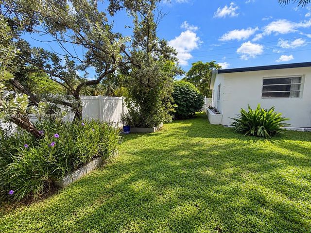 1220 NE 8th Street, Pompano Beach, FL 33060