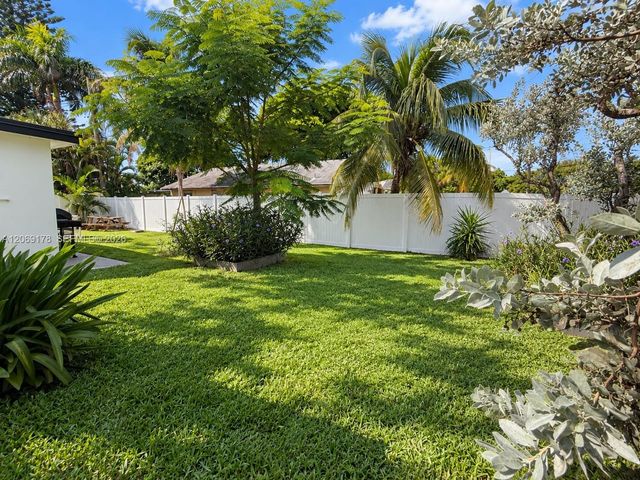 1220 NE 8th Street, Pompano Beach, FL 33060