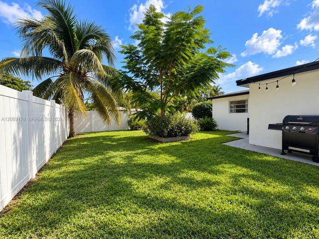 1220 NE 8th Street, Pompano Beach, FL 33060