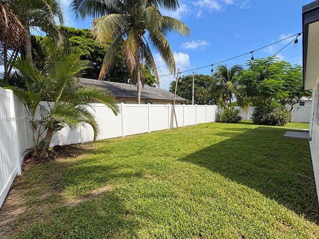 1220 NE 8th Street, Pompano Beach, FL 33060