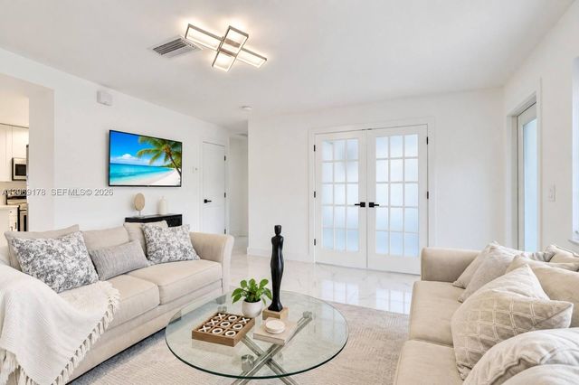 1220 NE 8th Street, Pompano Beach, FL 33060