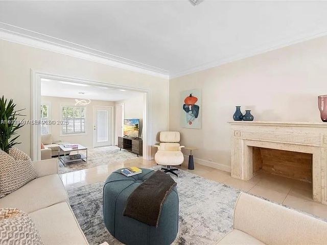 5371 N Bay Rd, Miami Beach, FL 33140